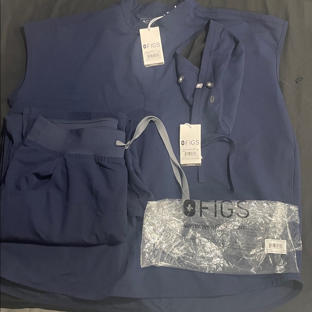 Navy figs complete set in large with scrub cap